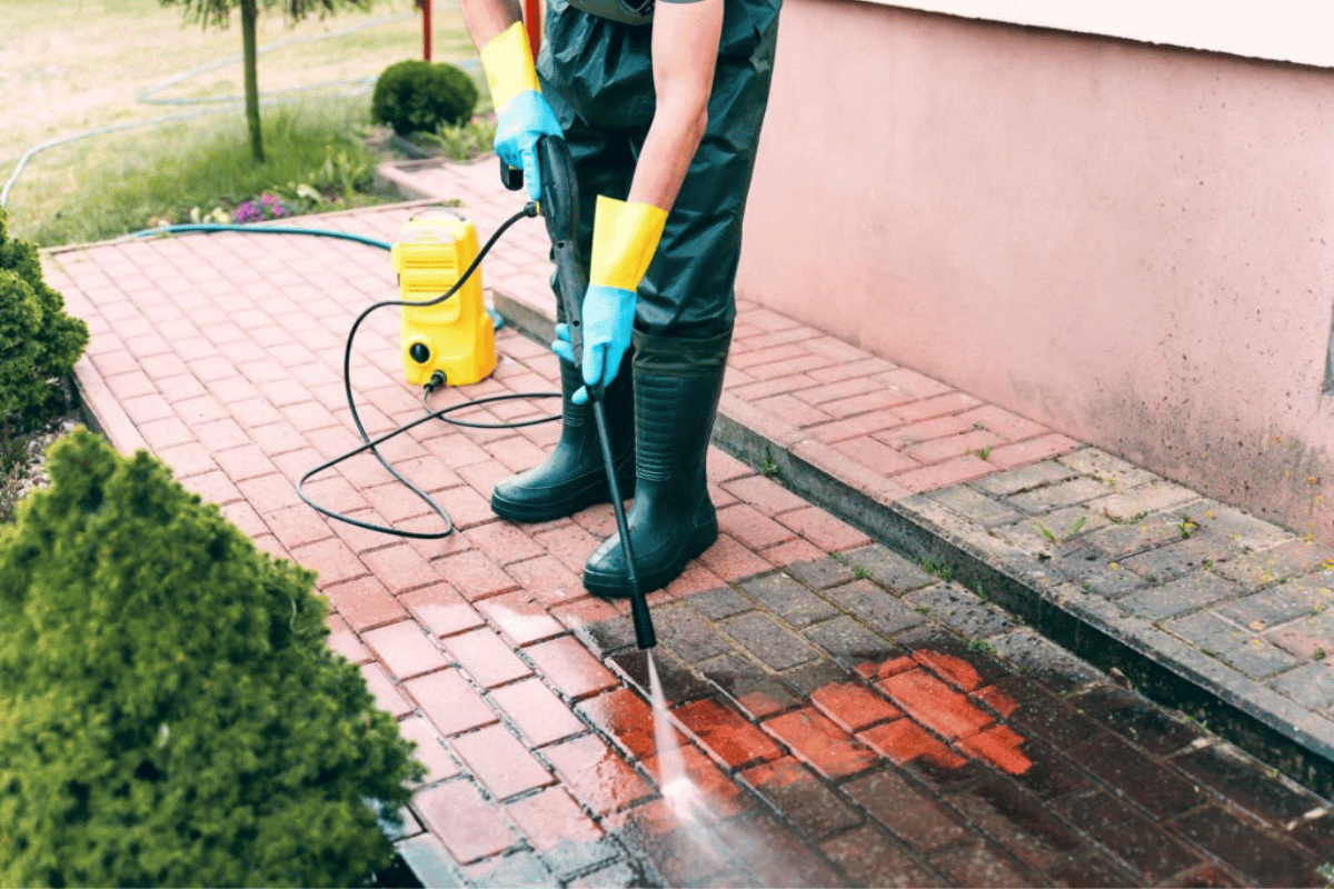 The Ultimate Guide to Driveway Pressure Washing and Maintenance