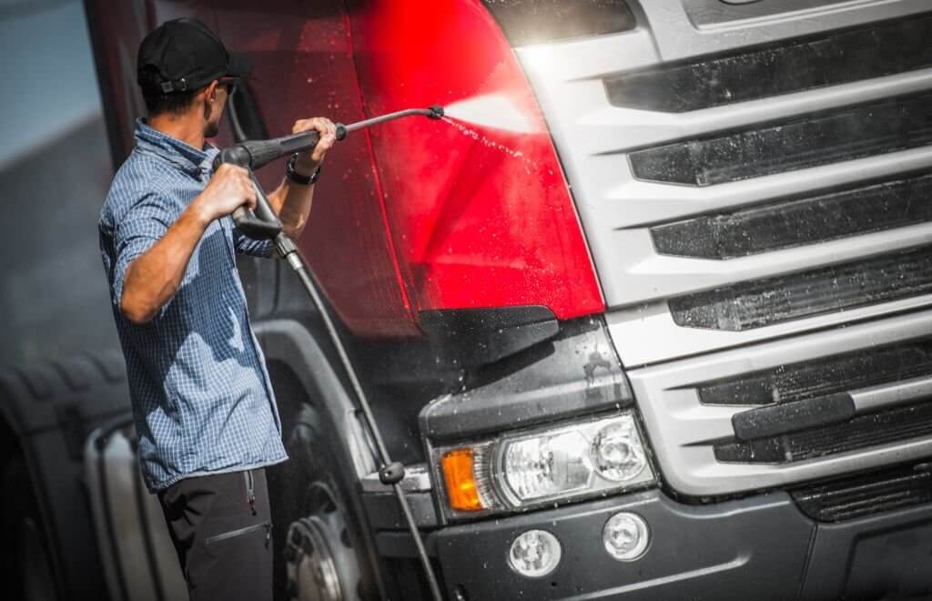 Choosing the Perfect Pressure Washer Truck Rig